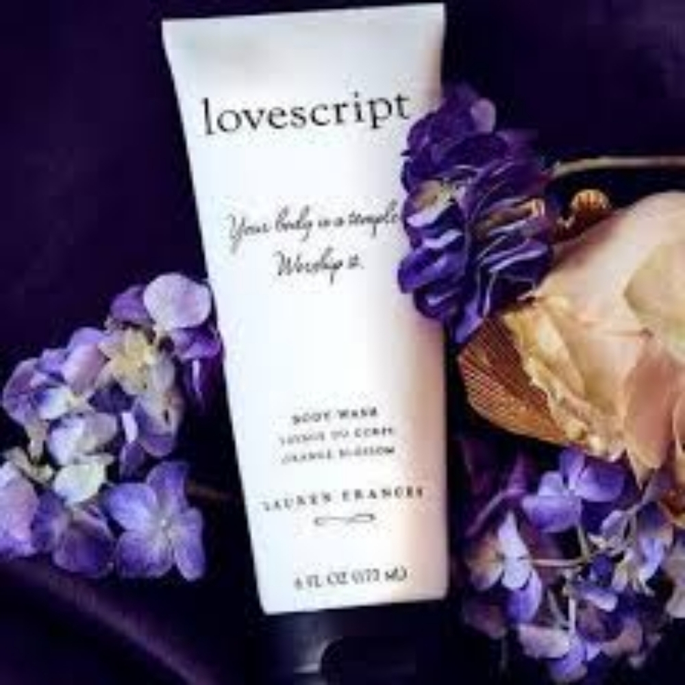 Lovescript body polish in sugarplum